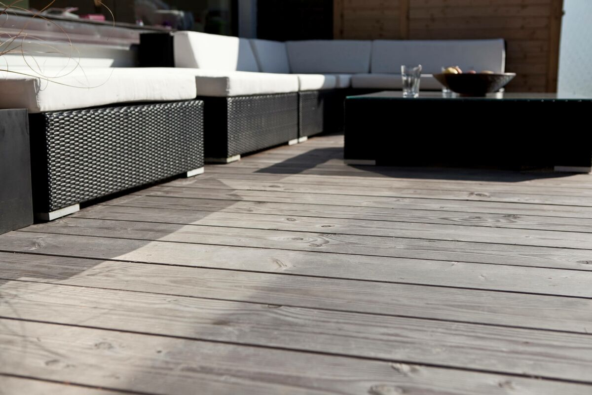 terrassendiele breit : Terrasse Alpin in vergrautem Zustand