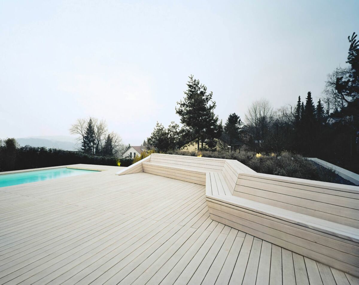 Kollin-Diele für polygonale Terrassenlandschaft mit Sitzbank, Pool, Holzterrasse