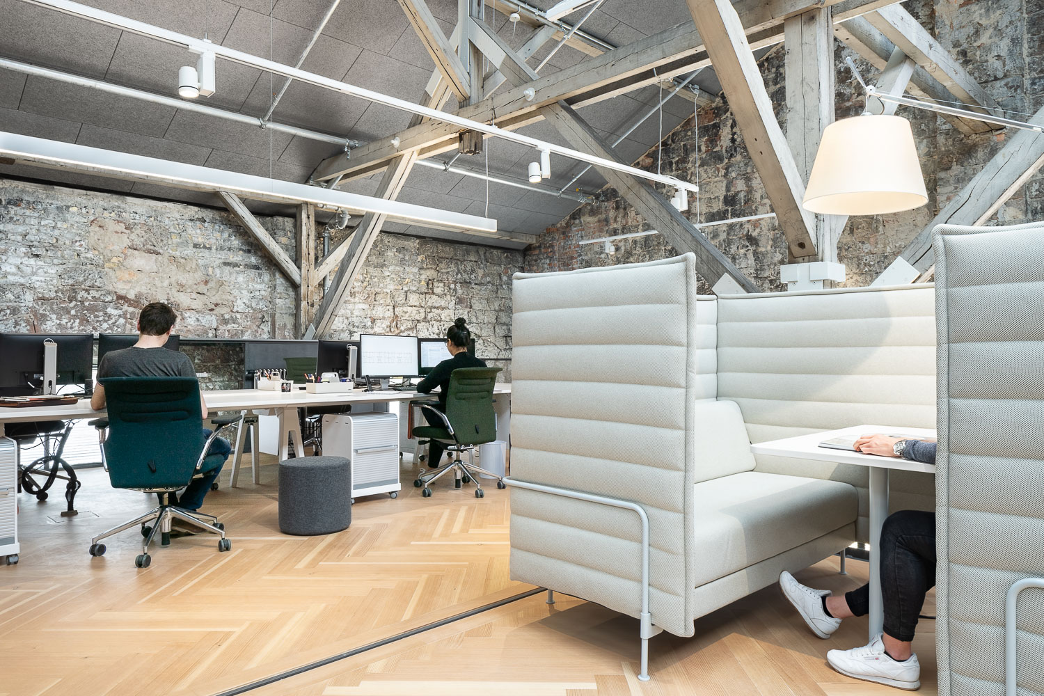 Fischgrät Parkett Douglasie in Open Space Office