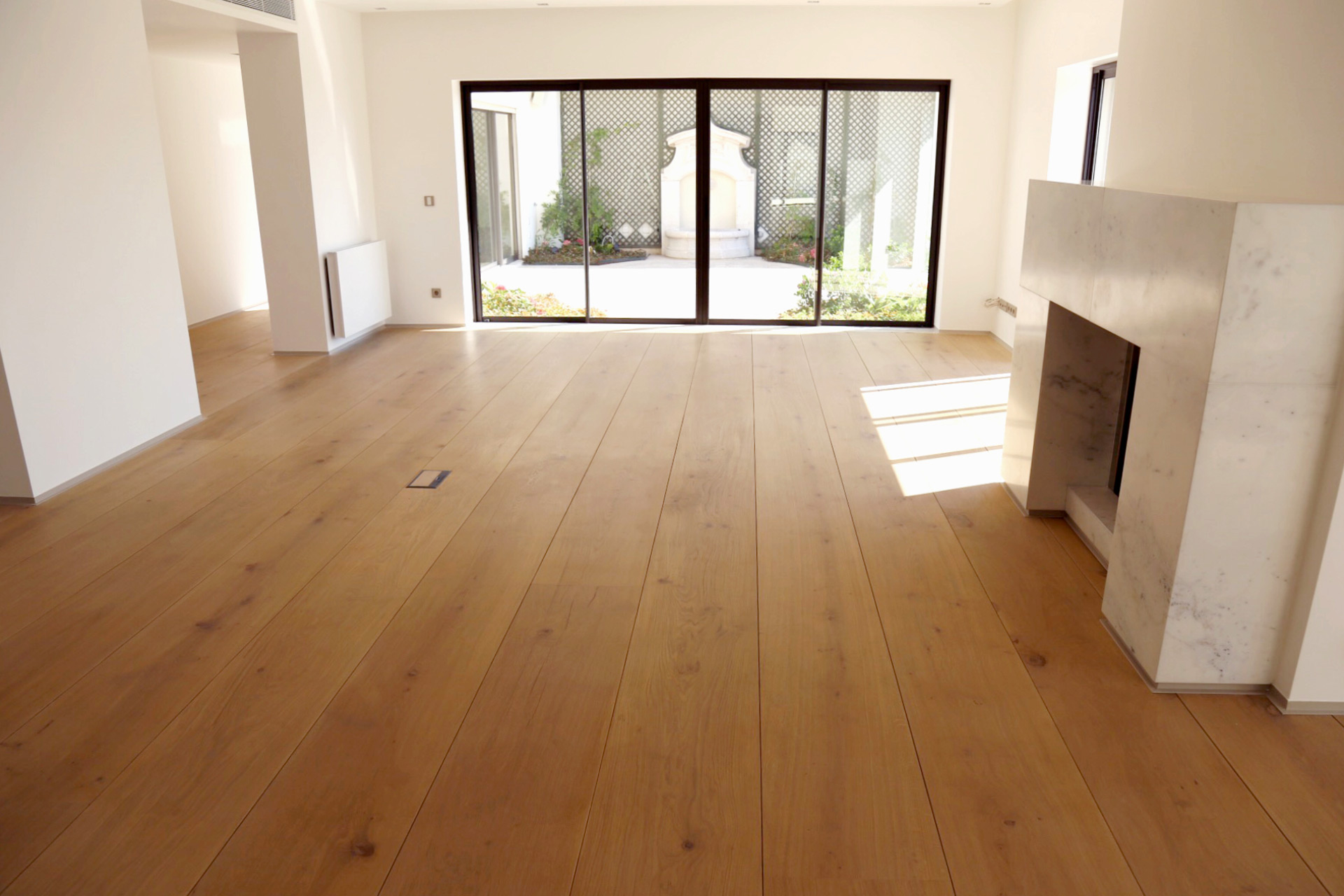 Wooden board floor of pur natur Oak solid floor boards in 400mm width