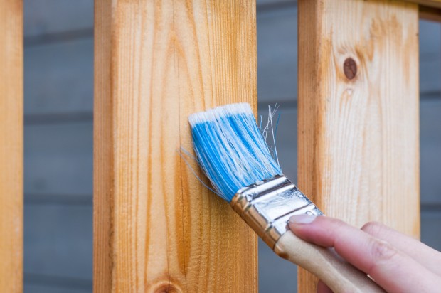 Terrassendielen verlegen : Oberflächenbearbeitung von Holzterrassendielen.