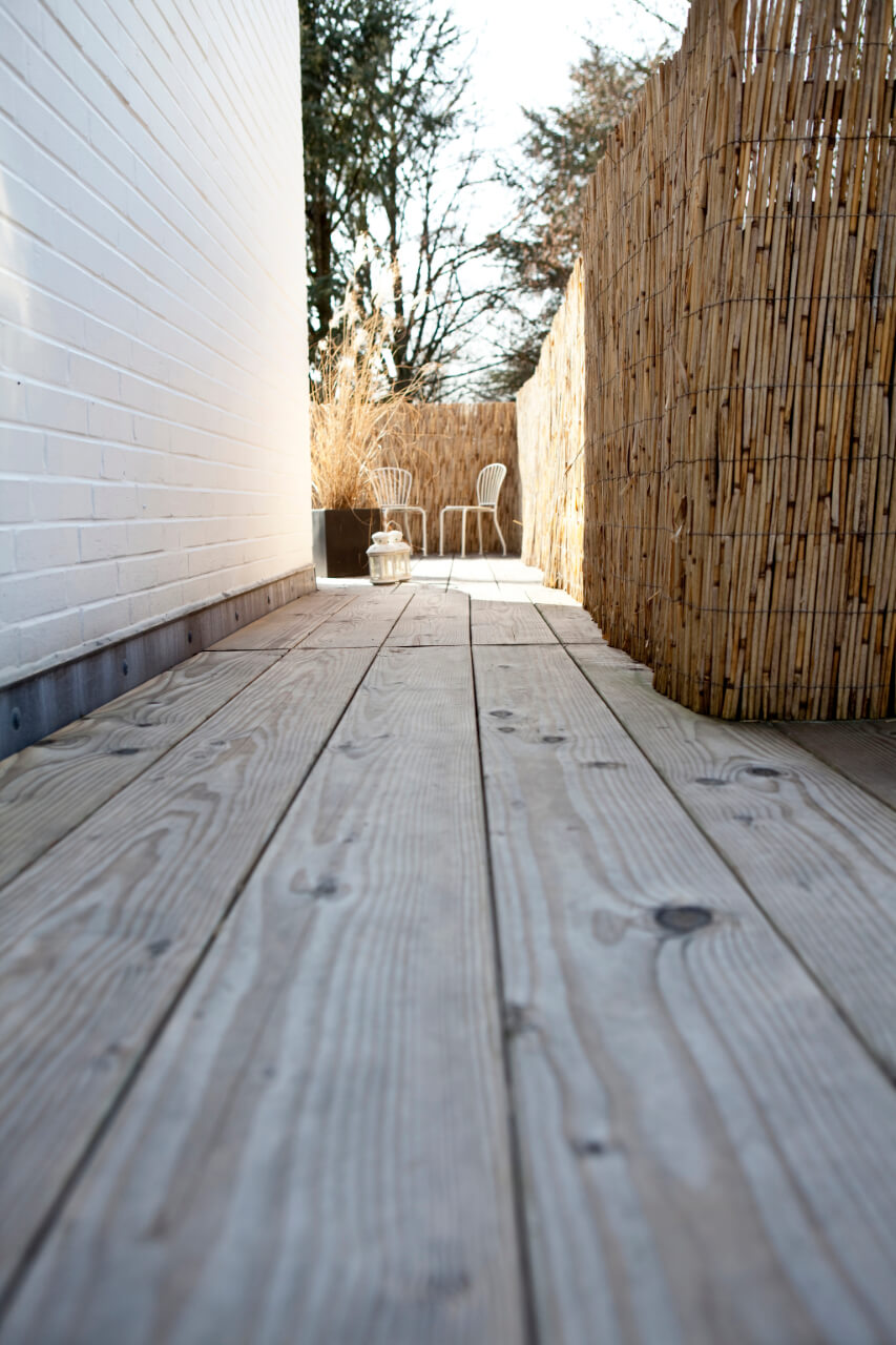 Douglasie terrace boards outside residential home
